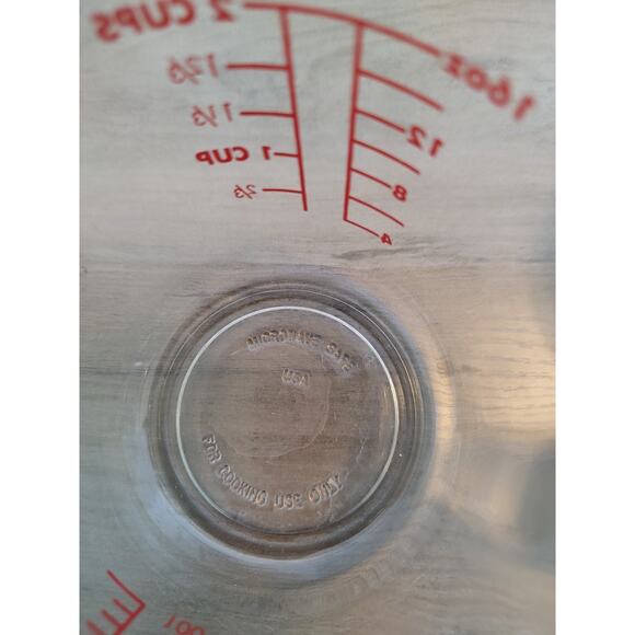 Glasbake (Vintage, D Handle) And Anchor Hocking (Modern) 2 Cup Measuring Cups - Picture 7 of 7